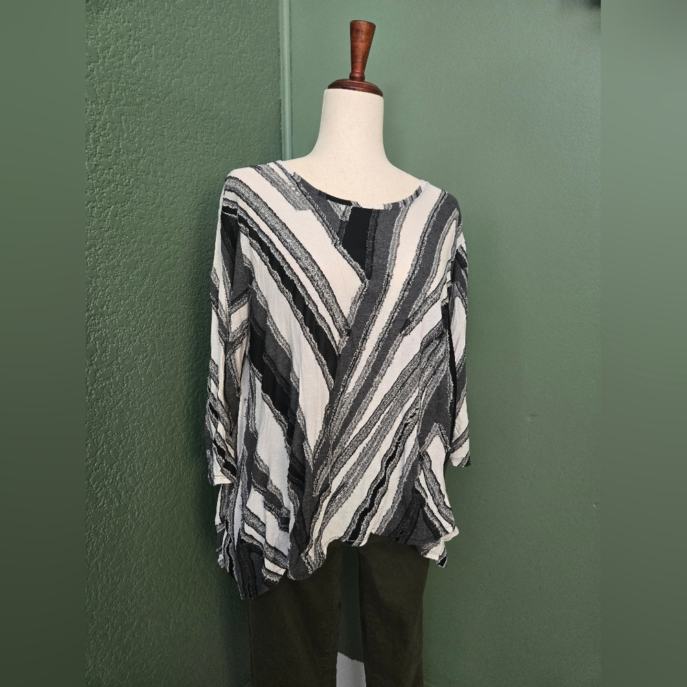 Simply Vera Abstract Striped Black and White Monochrome Women's 3/4 Sleeve XL